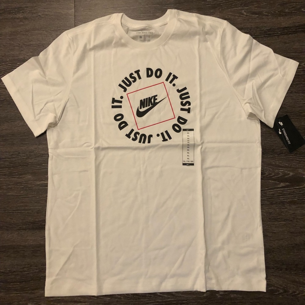 Nike Men’s T-Shirt (XL Apparel)
